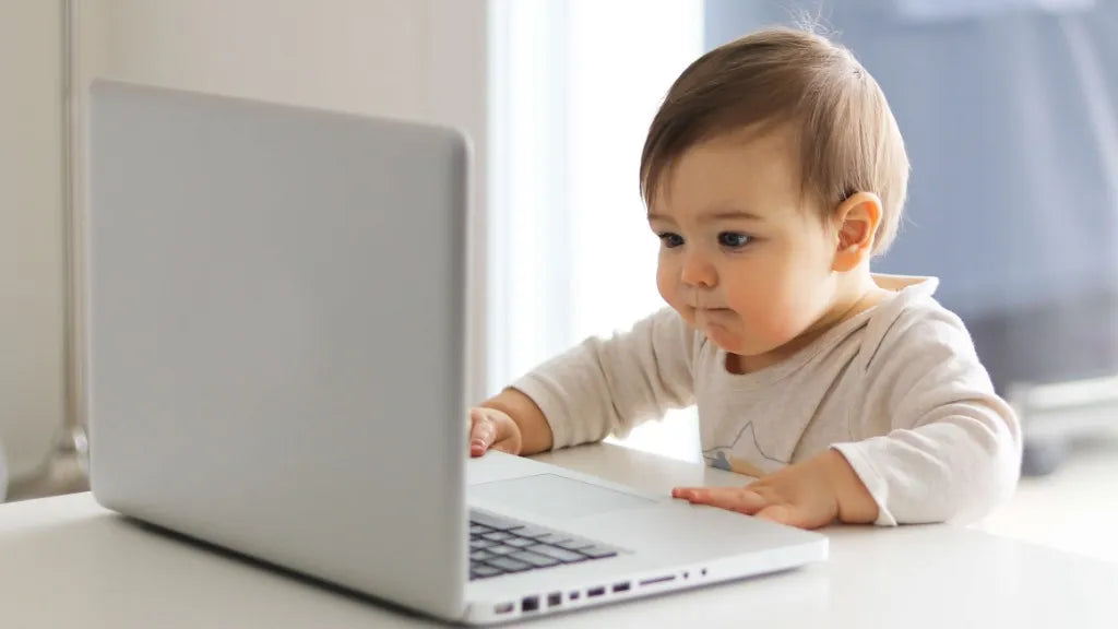 Enfants: des experts demandent à proscrire les écrans, très néfastes, avant six ans