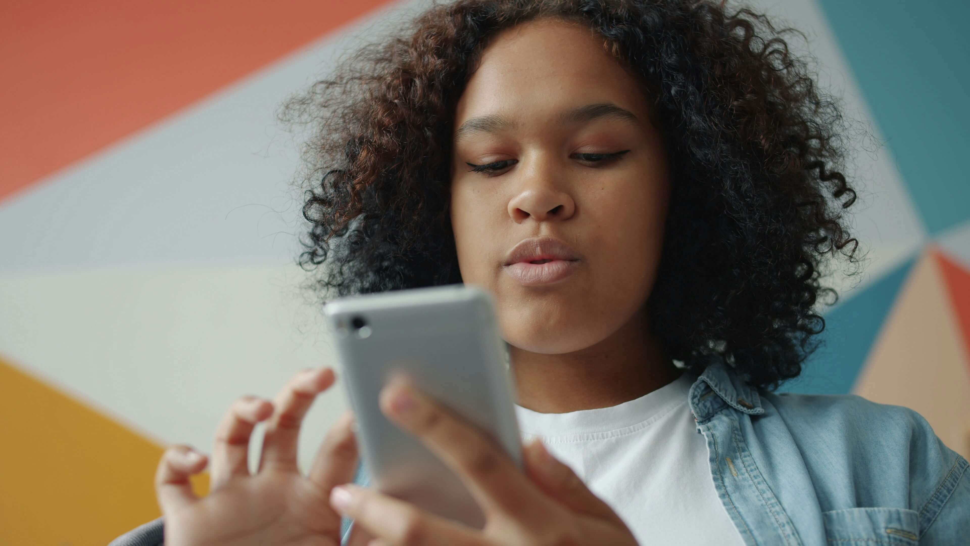Les lycées français bientôt sans smartphone dès septembre 2026